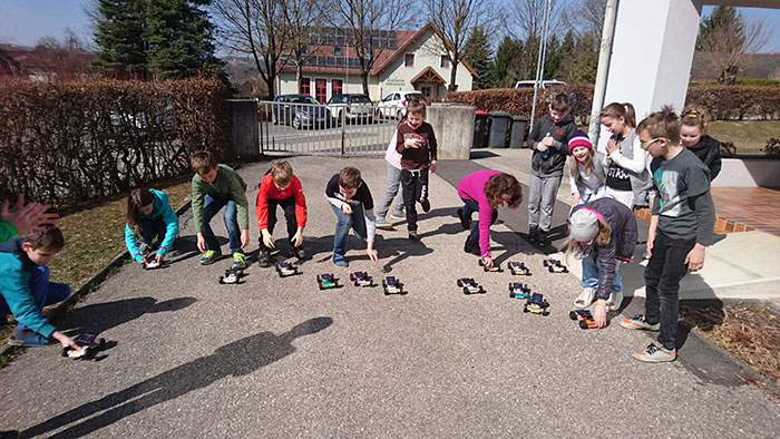 Die Schler der 4. Klassen der Neuen Mittelschule Gssing machten erste Bekanntschaft mit Yoga. Im Sportunterricht zeigte ihnen Yoga-Trainer Joachim Gssing in Burgenland - Thema auf intertecinc.com